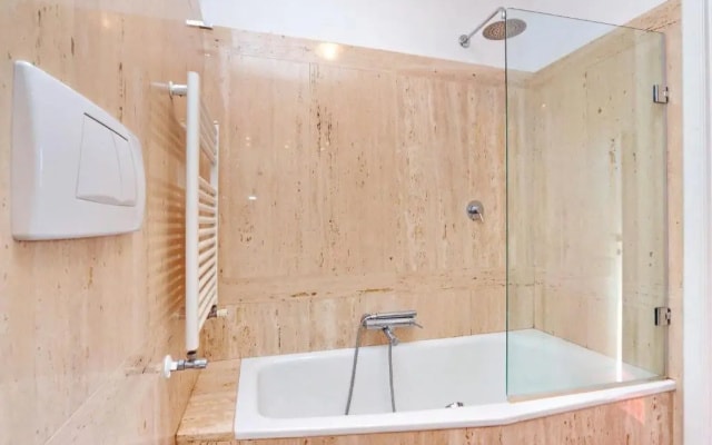 Pantheon Family Romantic Suite