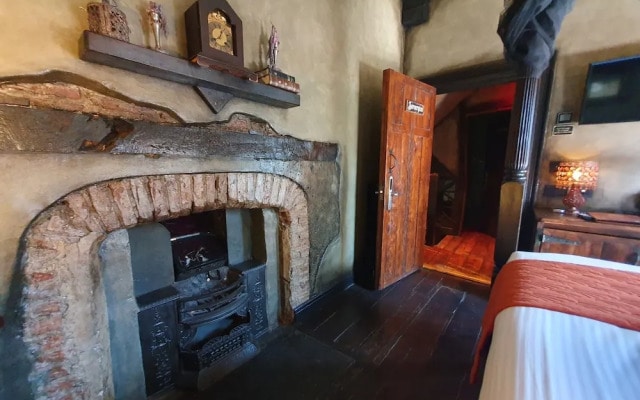 Hocus Pocus Tiny Hotel