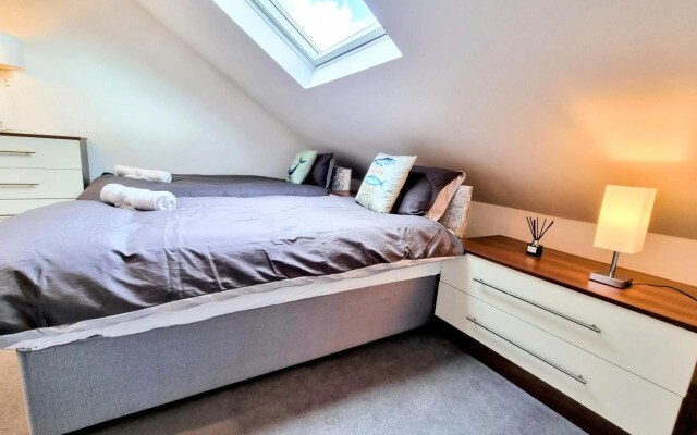 Surbiton Luxury Garden House 19A