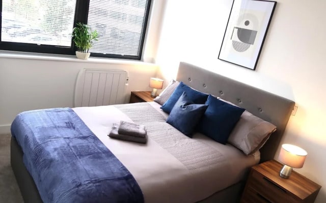 Cosy Apartment in Old Trafford With Parking Space