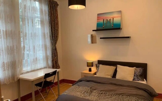 Immaculate 7-bed House in London