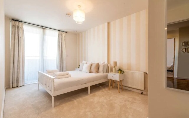 Modern Comfort: Stratford 3BR Duplex