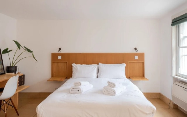 Perfectly Placed Central London Flat for 2