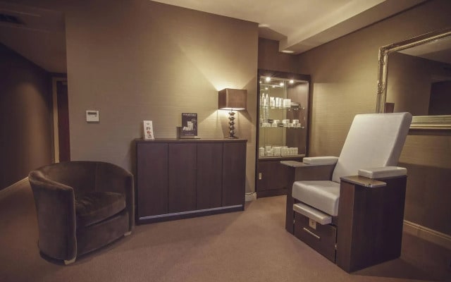 Peak Edge Hotel