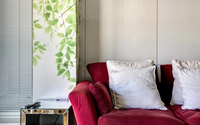 Beautiful Bright 2BR Home W/balcony - 5 Guests!