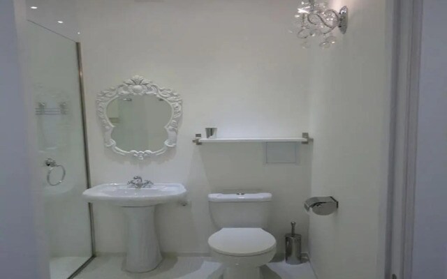 Diplomat Aparthotel