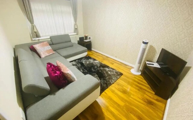Brigstock Holidays House