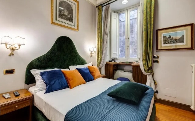 Pantheon Antique Suite