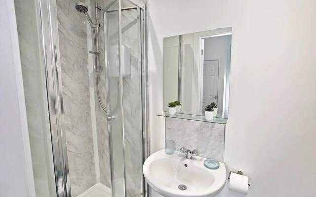 Stunning 4-bed House in Manchester