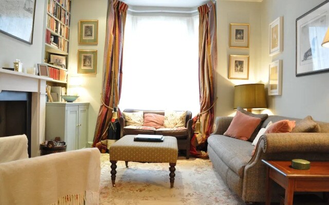 4 Bedroom Home In Battersea