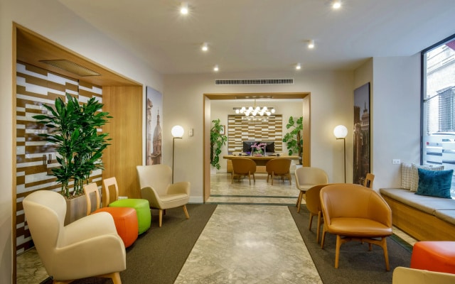 Cosmopolita Rome Colosseum, Tapestry Collection by Hilton