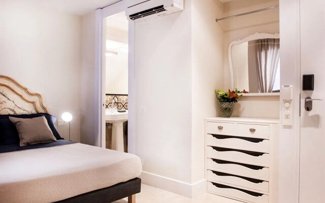 Pillow Town House with Terrace