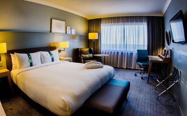 Holiday Inn London - Heathrow M4,jct.4 by IHG