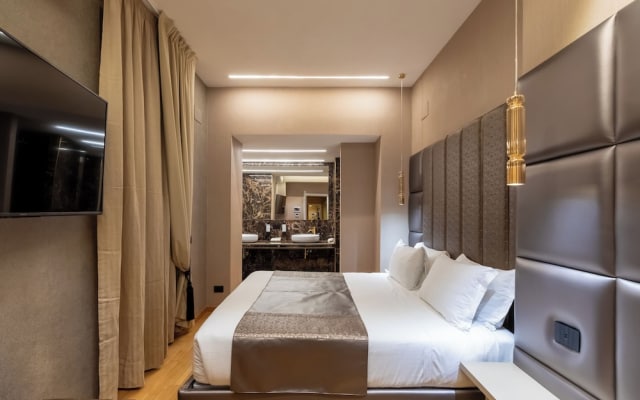 HELMIRAGE Frattina Suite