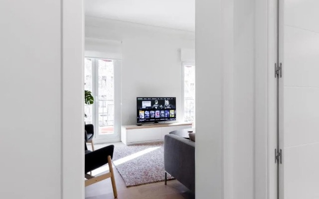 Príncipe de Vergara Apartment II by FlatSweetHome