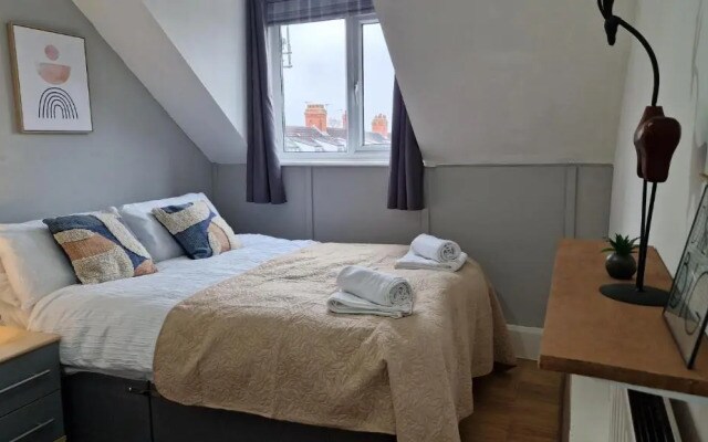 Cosy 1 Bed Apt in Lincoln With Amenities & Parking,
