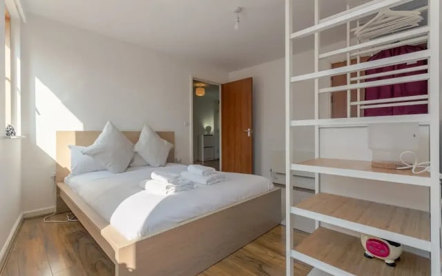 Modern 2 Bedroom Flat in Elephant & Castle