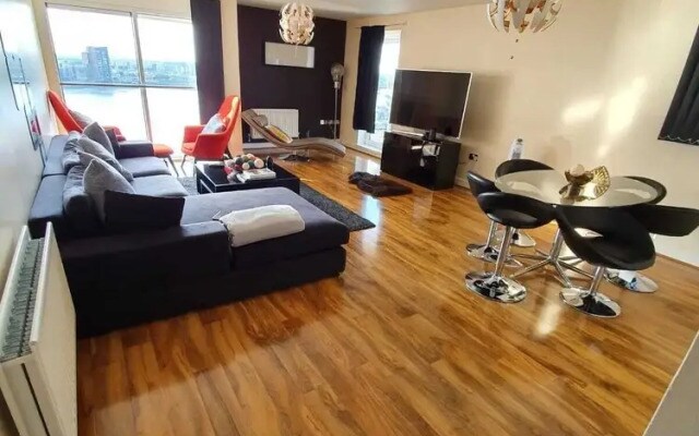 AFFLUENT APARTMENTS riverside Sark tower