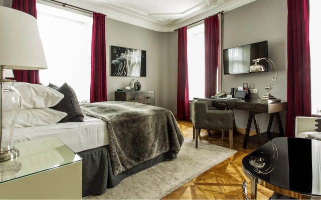 Hotel St. Petersbourg