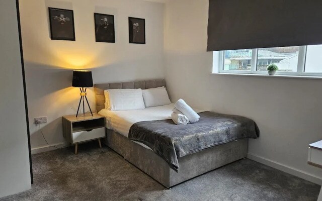 Cozy Liverpool Apartment With 2 Bedrooms