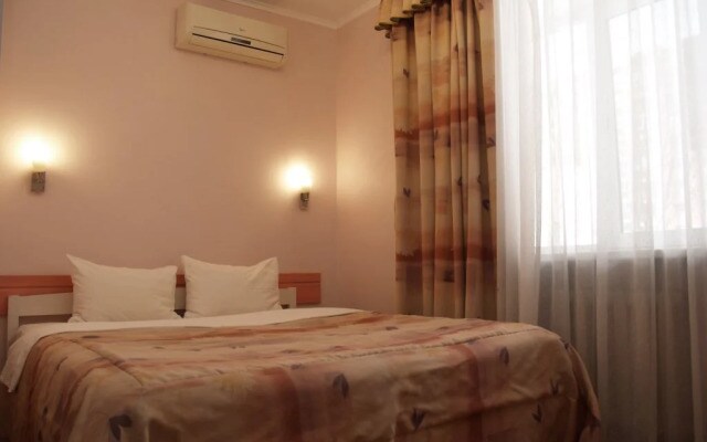 Polyanka Hotel