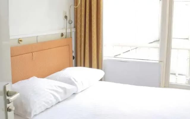 Waterfront Hotel