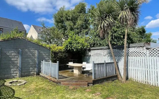 Charming 4-bed House in Sheffield