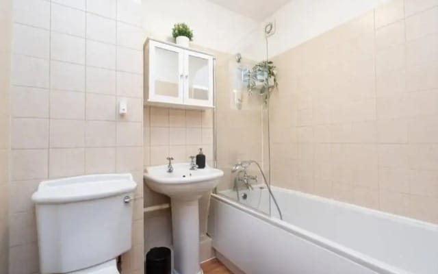 Central London Cosy Apartment With Parking