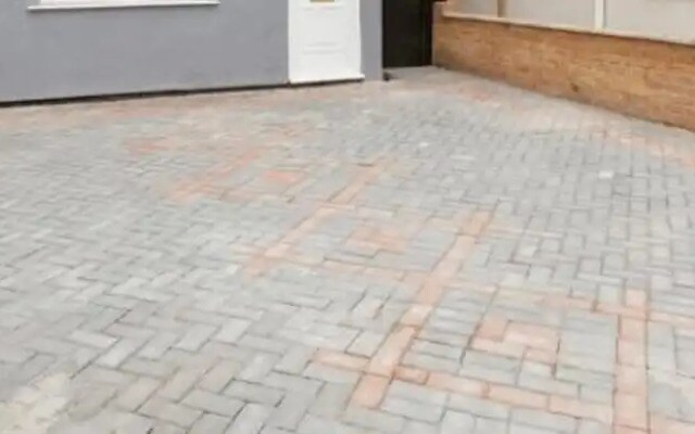 3 Bedroom House- Loughborough-sleeps 5-freeparking