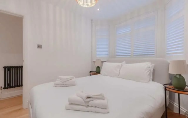 Newly Refurbished 2BD Flat - Wimbledon Village!