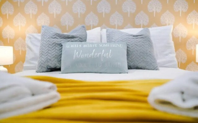 Old Trafford Two-bedroom Stay by Belvilla