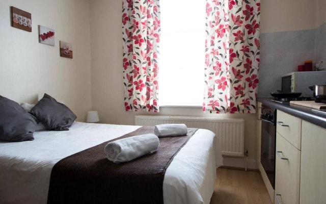 Melrose Aparthotel