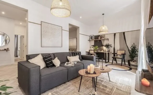 Garos - 2 Bedrooms in Malasa a