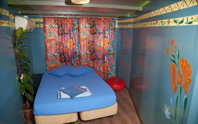 Chilloutlya Hostel&Bar