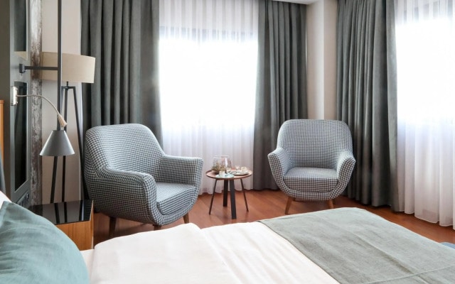 Expoist Hotel