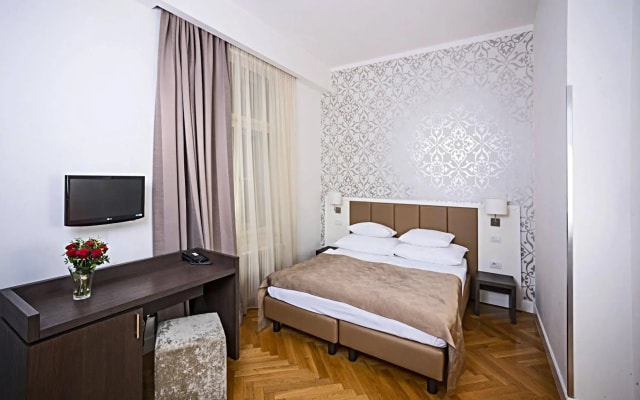 Deminka Palace