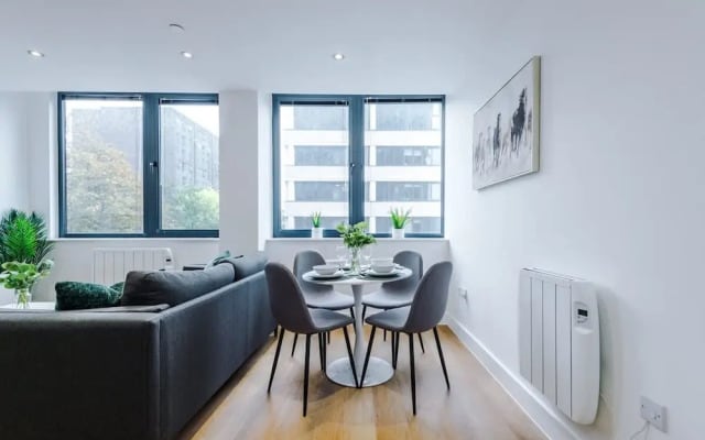 NEW Stylish Apartment Amazing Location Sleeps 4