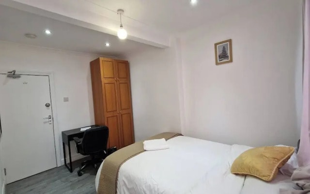 Captivating 2-bed Apartment in Ilford