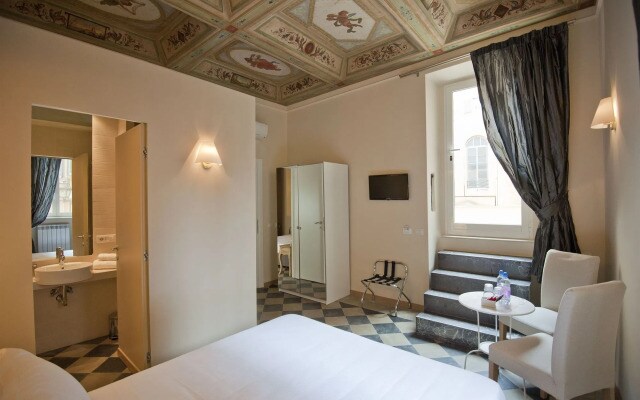 Little Queen Suite