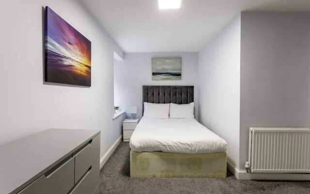 Modern Home Near Central London