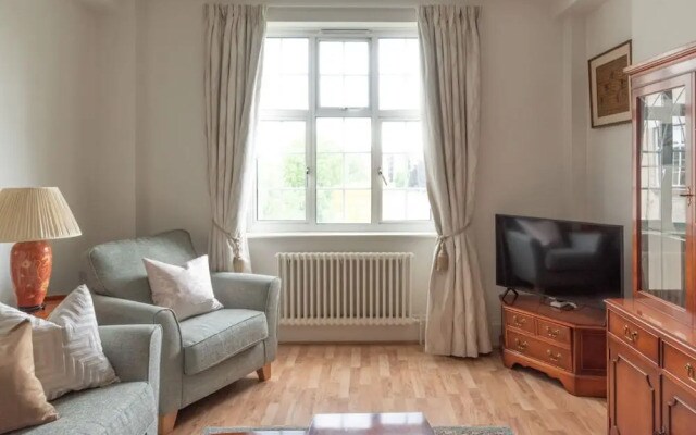Chestnut Blossom 1 Bedroom in Kensington