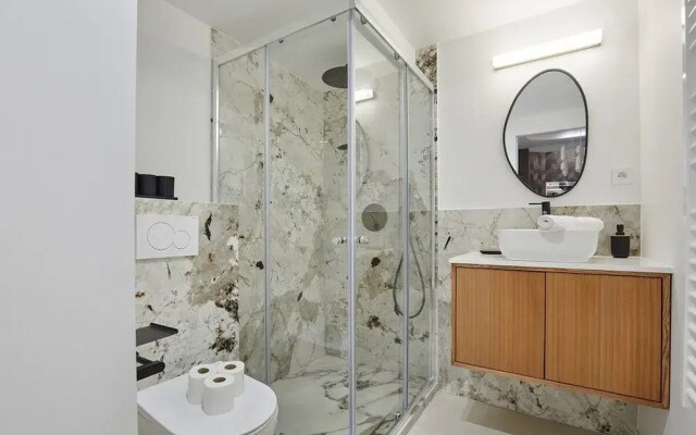 Apartment With AC Front Montparnasse Tower