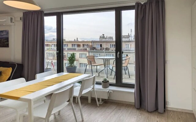 Cozy Apartment with Big Terrace - Karlín