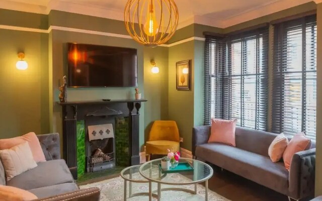 Escape 2 Unwind At The Parade Accommodates 10