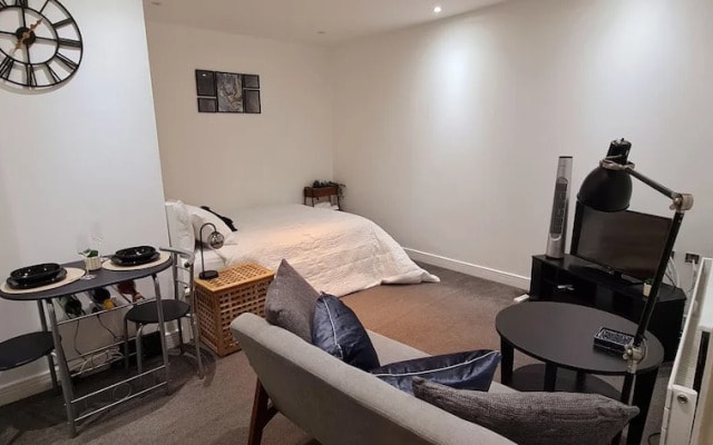 Maple House - Inviting 1-bed Apartment in London