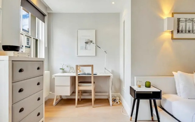 Luxe 4-bed Mews Home - 10 min to Harrods
