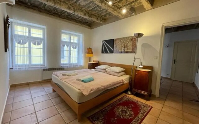 1 Bed Flat - Sleeps 4 - Balcony - Wifi