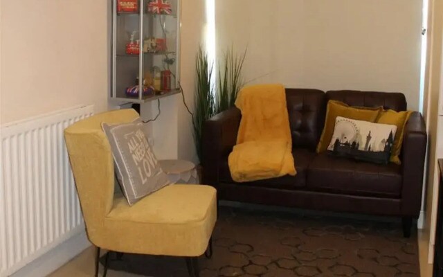 3 Bed Lego Themed Home - Sleeps 6 - Wifi, Parking