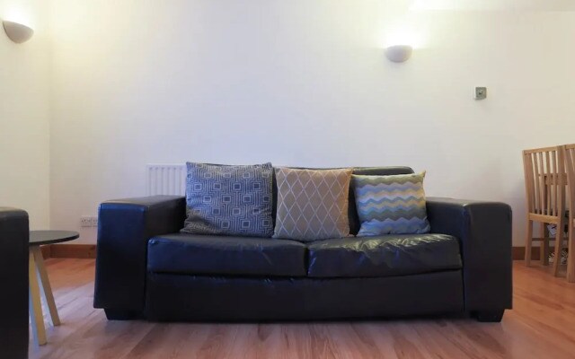 Modern 2 Bedroom Apartment
