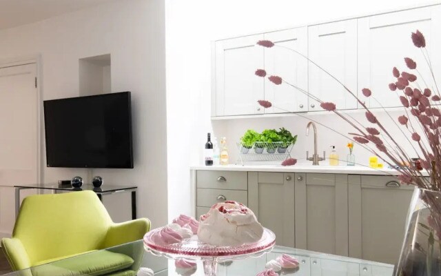 Design Luxury House for Large Groups